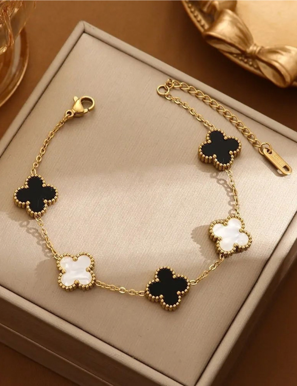 Premium Luxury Clover Motif Anti-Tarnish Bracelet